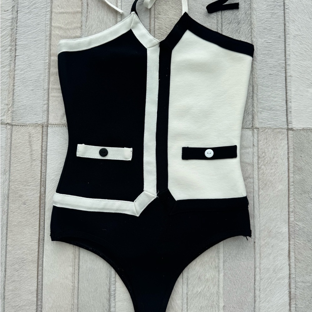 Stylish Black and White Women's Swimsuit - Picture 6 of 8